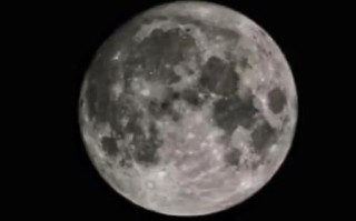 300mm镜头拍月亮参数_如何拍出清晰月亮