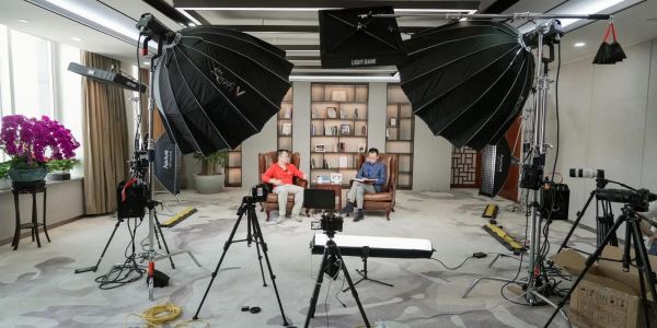 如何拍摄人物采访镜头_人物采访镜头怎么拍-第2张图片-星辰妙记 如何拍摄人物采访镜头_人物采访镜头怎么拍-第2张图片-星辰妙记
