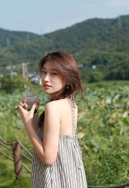 佳能微单拍人像用什么镜头_佳能人像镜头推荐-第2张图片-星辰妙记 佳能微单拍人像用什么镜头_佳能人像镜头推荐-第2张图片-星辰妙记