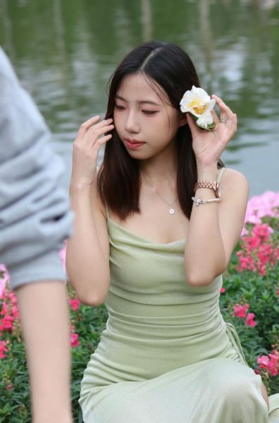 35mm镜头拍人像怎么样_35mm人像镜头推荐-第2张图片-星辰妙记 35mm镜头拍人像怎么样_35mm人像镜头推荐-第2张图片-星辰妙记