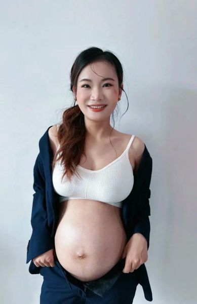 孕妇写真什么时候拍最好_孕妇写真需要准备什么-第1张图片-星辰妙记 孕妇写真什么时候拍最好_孕妇写真需要准备什么-第1张图片-星辰妙记