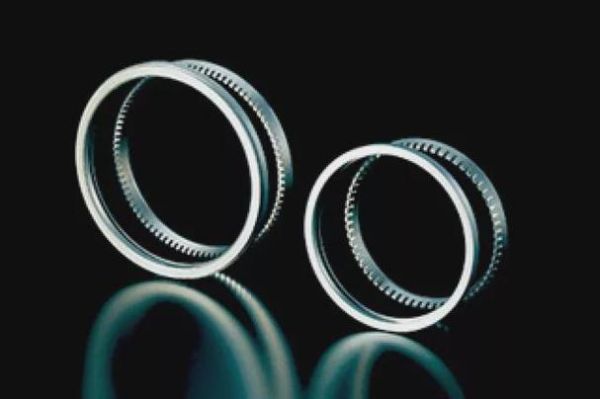 镜头线性马达是什么_镜头线性马达优缺点-第1张图片-星辰妙记