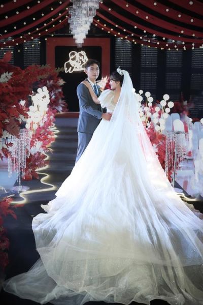 婚礼跟拍用什么镜头好_婚礼摄影镜头推荐-第2张图片-星辰妙记 婚礼跟拍用什么镜头好_婚礼摄影镜头推荐-第2张图片-星辰妙记