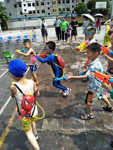 打水仗作文怎么写_小学生打水仗作文素材-第2张图片-星辰妙记